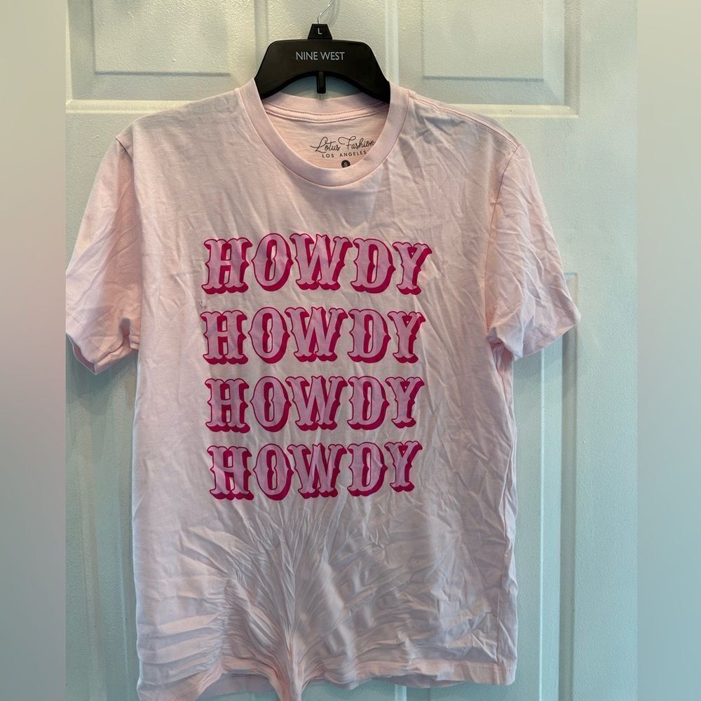 Howdy 🤠 Graphic T-shirt